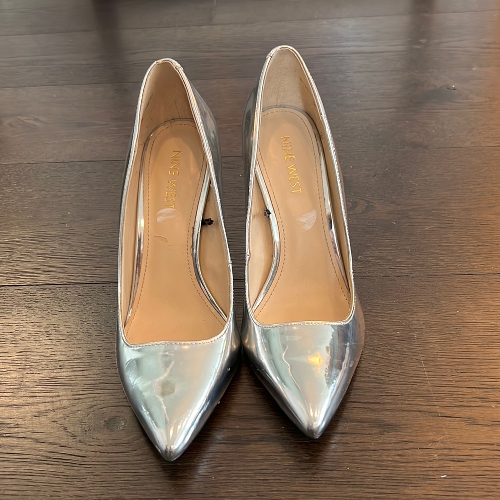 Silver metallic heels by Nine West - so in fashion